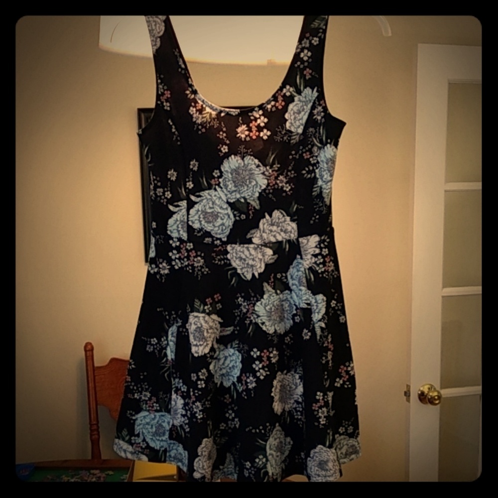 H & M blacl floral dress